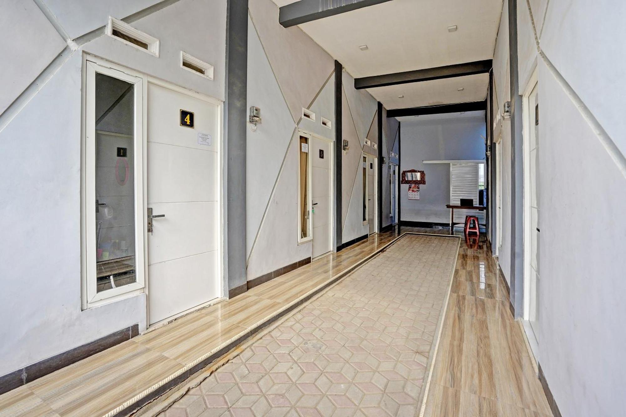 Oyo Life 91866 Paradise Ok Kost Syariah Mojokerto Dış mekan fotoğraf