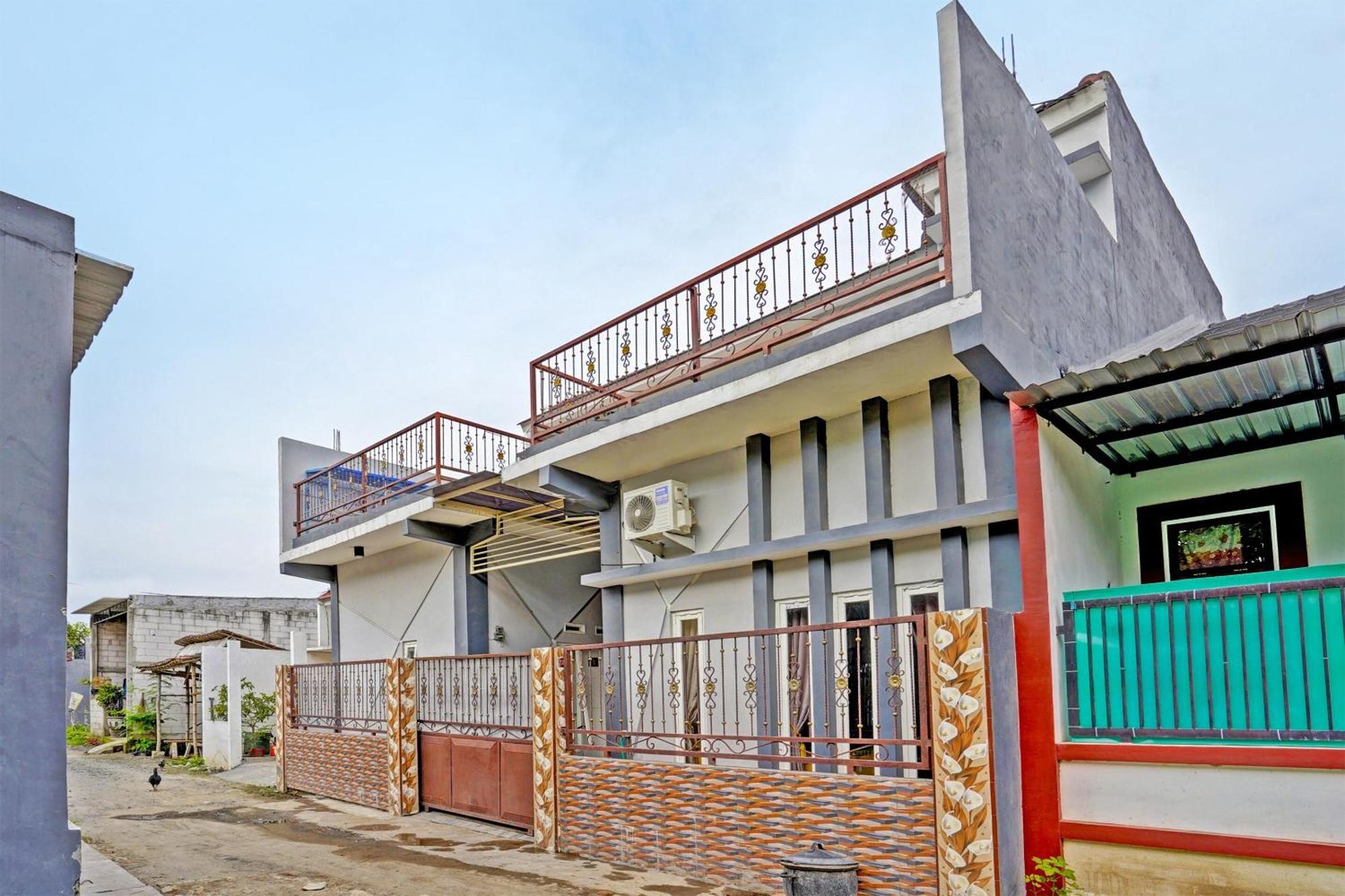 Oyo Life 91866 Paradise Ok Kost Syariah Mojokerto Dış mekan fotoğraf